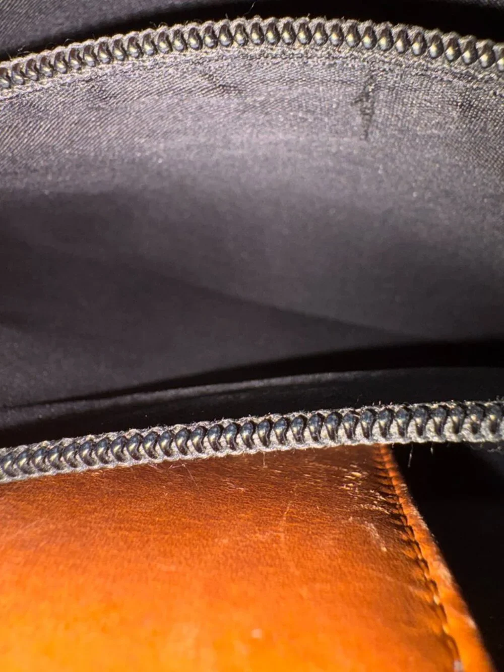 EUC M London Leather shoulder bag in Black and Brown